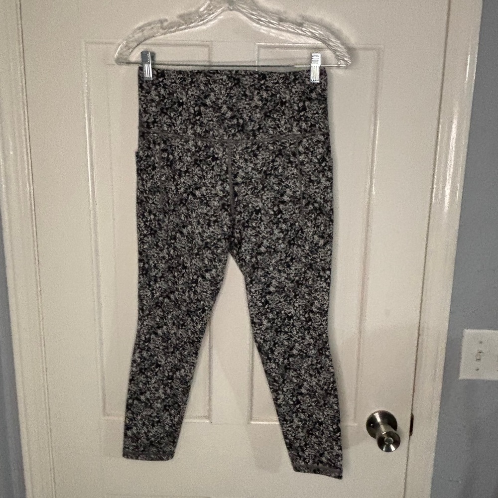 ATHLETA Salutation Stash Pocket 7/8 Leggings Sz. M